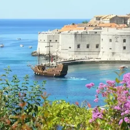 エミ アパート *