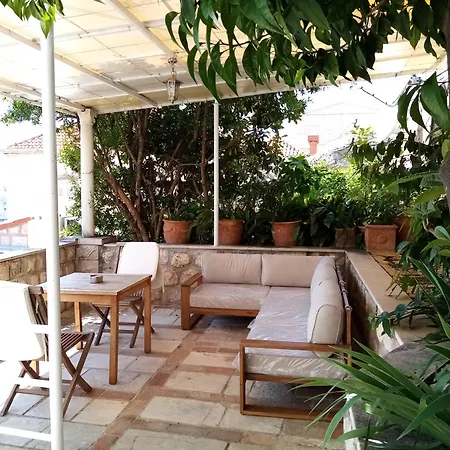 Emi Apartment *