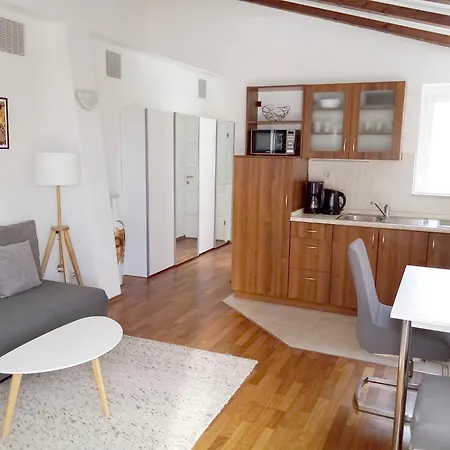 Emi Apartment *